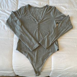NWOT XS Abercrombie & Fitch Gray bodysuit